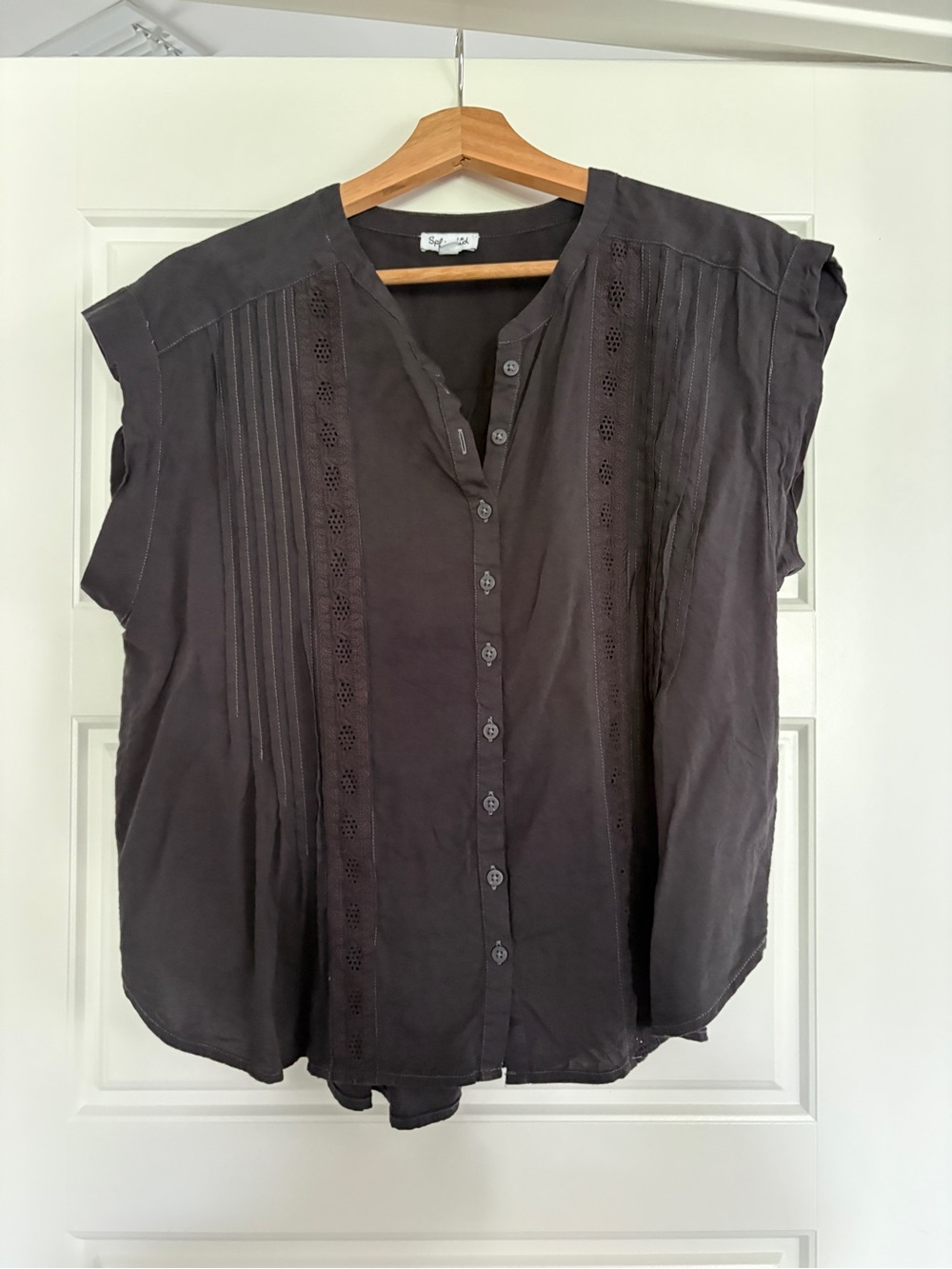 Splendid Charcoal Button-Front Cap Sleeve Blouse